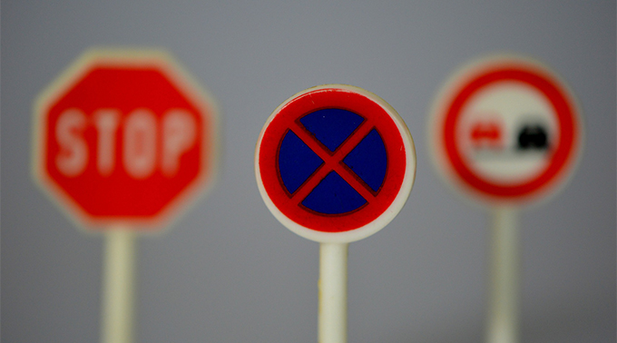 traffic-signs-674623_1920s.jpg